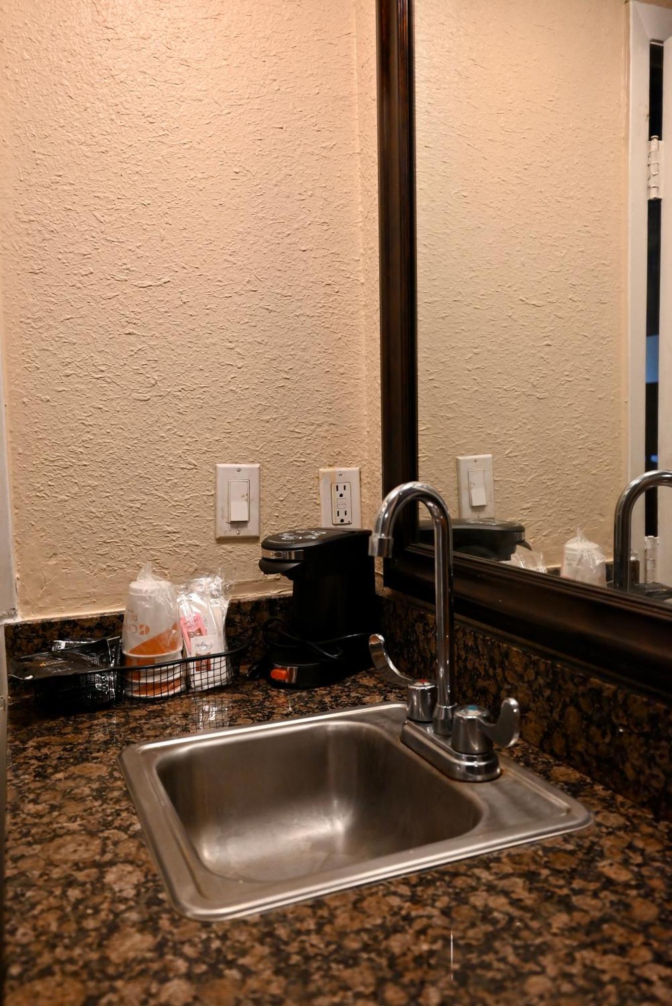 Quality Inn & Suites I-35 Near Frost Bank Center San Antonio Zewnętrze zdjęcie