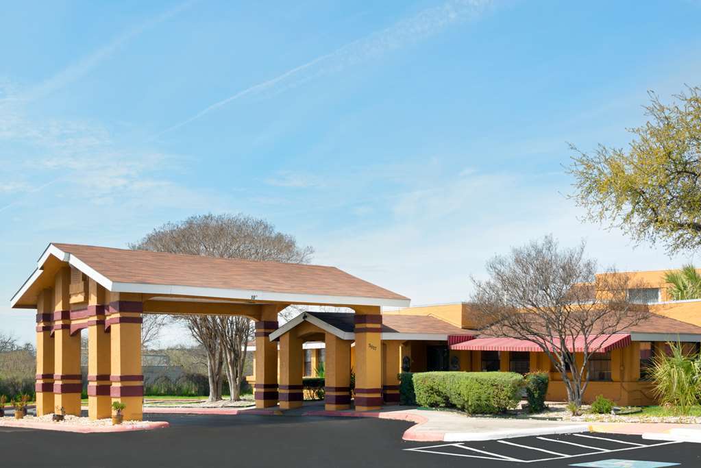 Quality Inn & Suites I-35 Near Frost Bank Center San Antonio Zewnętrze zdjęcie