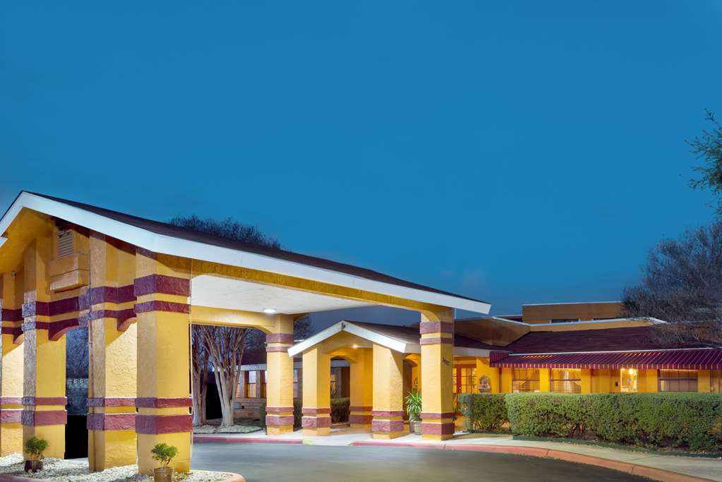 Quality Inn & Suites I-35 Near Frost Bank Center San Antonio Zewnętrze zdjęcie